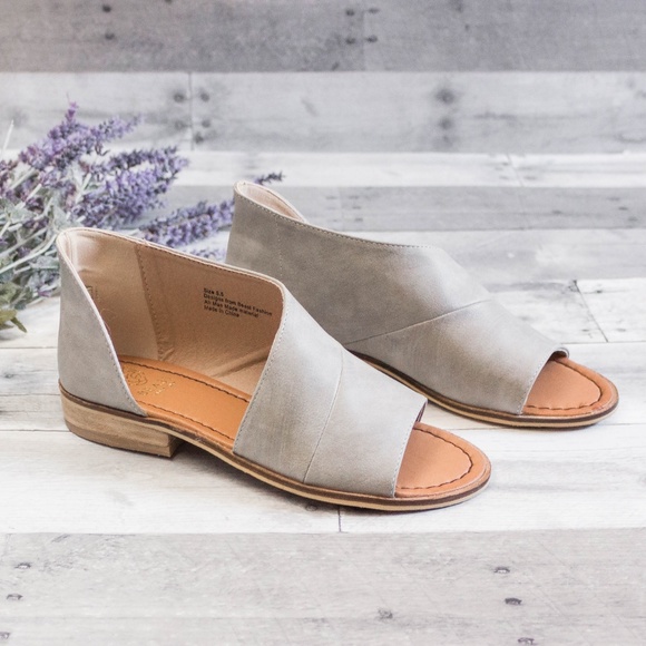 Shoes - 'Lotus' Flats